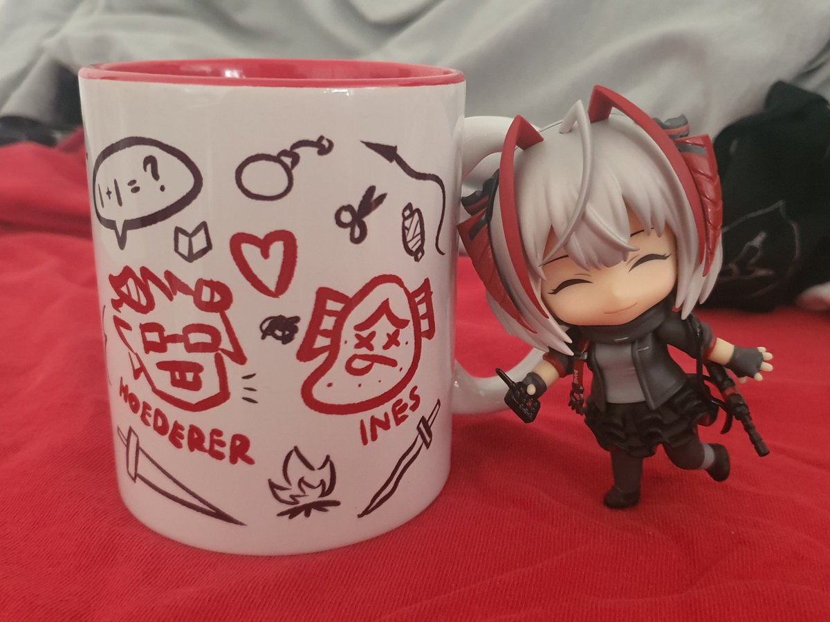 today marks the 3rd anniversary of the doktah family mug!! 🎉🎉🎉
thank you everyone who's ever gotten my silly arknights mugs!! the box doodles are always a joy to make.