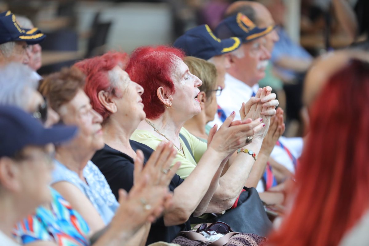 Cumhuriyetin Işığında, Aynı Sahnedeydik!

Türkiye Muharip Gaziler Derneği Karşıyaka Şubesi’nin öncülüğünde, İSKEM Derneği katkılarıyla gerçekleşen “Lozan’dan Kıbrıs’a” konserinde, aynı duyguda, aynı coşkuda bir araya geldik.

Cumhuriyet sevdalılarının sesinde; geçmişe saygıyı,