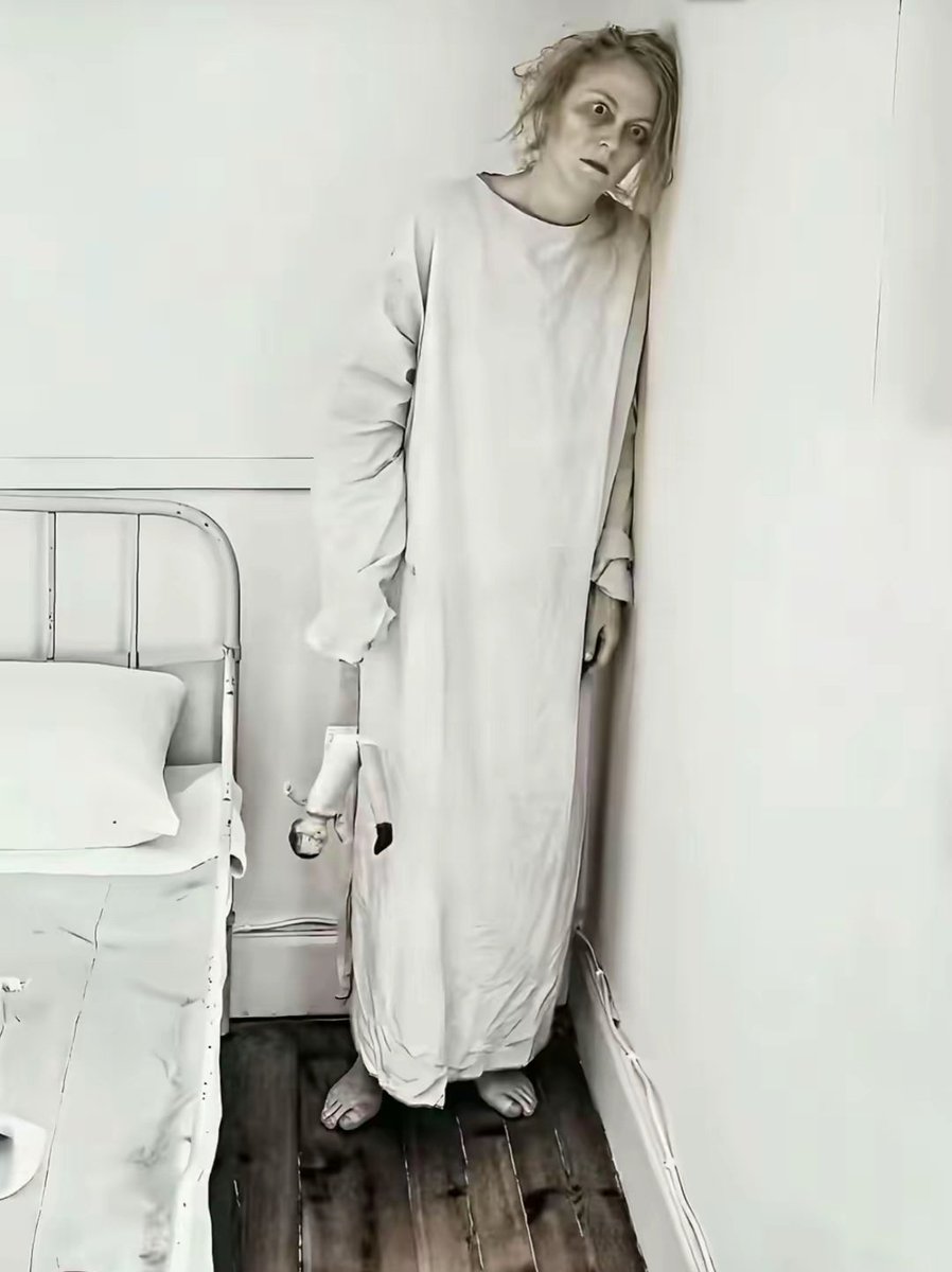 MissSchugge's tweet image. ..als ich ihn damals zum ersten Mal getroffen habe wusste ich, dass ich spรคter mal ein weisses Kleid tragen werde.
das Kleid: