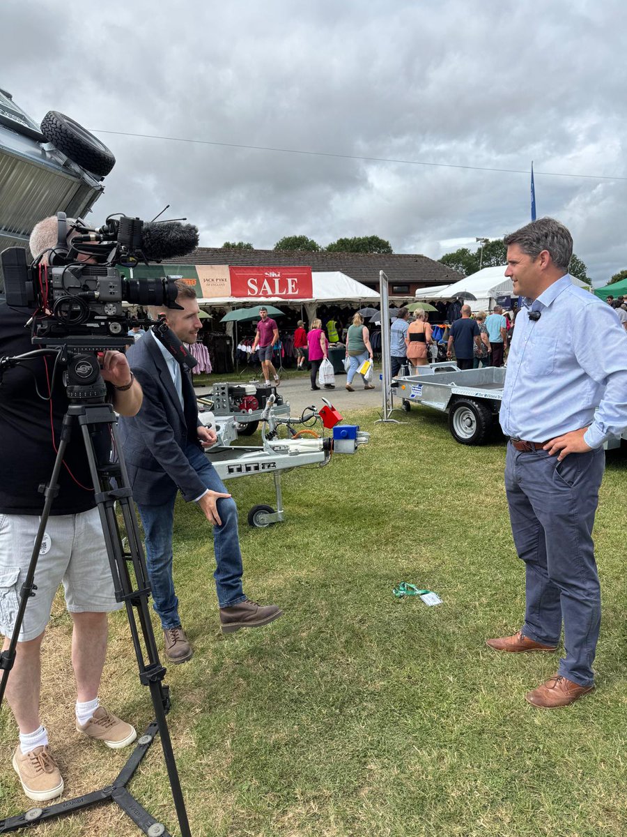NFU Cymru 🚜 (@nfucymru) on Twitter photo Rural crime has been high on our agenda this Royal Welsh Show. We've been raising the issue in the media but also directly with the Wales Wildlife and Rural Crime Co-ordinator, Rob Taylor.
➡️ow.ly/ebGt50WtR5m Rural crime has been high on our agenda this Royal Welsh Show. We've been raising the issue in the media but also directly with the Wales Wildlife and Rural Crime Co-ordinator, Rob Taylor.
➡️ow.ly/ebGt50WtR5m