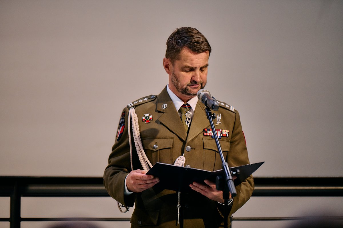 1944pl's tweet image. Wystawa „Najlepsi. Cichociemni. Grom” na 81. Rocznicę Powstania Warszawskiego oficjalnie otwarta! 🪂
Podczas uroczystego wernisażu dyrektor Muzeum, @JanOldakowski, oraz dowódca @JWGROM2305 otworzyli wystawę będącą opowieścią o cichociemnych spadochroniarzach Armii Krajowej oraz…
