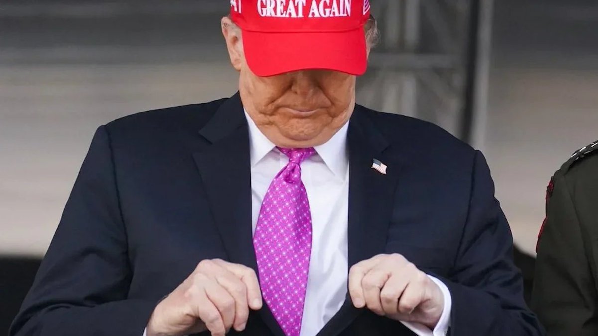 LinosVersion's tweet image. But the real guy who controls the cult is Rupert Murdoch. It’s not Donald Trump. Trump is just today’s figurehead.
After all, as Maureen Dowd points out, Trump has now become the deep state he once decried.
alternet.org/trump-maga-fox…
#MAGA is a #Cult