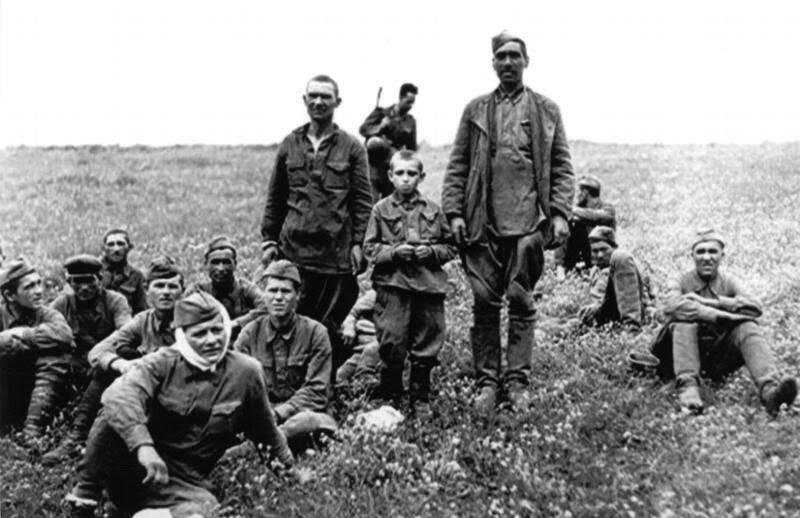 RealTimeWWII's tweet image. Soviet Union hurling every available body against invaders; Germans report that some surrendering Red Army units contain young children: