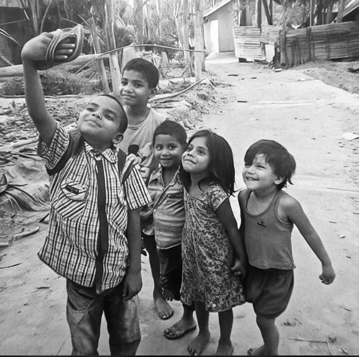 1DesyDonald's tweet image. The camera is fake but the happiness is real.
Whatever life present to you be happy. If life gives you hundred reasons to cry, give it thousand reasons to smile
Gm y’all