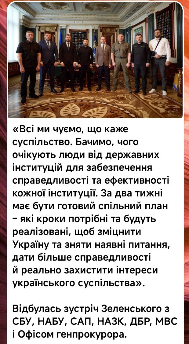 __Tamal__'s tweet image. Як завжди: одні працюють, а інші, як ідіоти, бігають з картонками.
От якби попередні президенти СЛУХАЛИ і ЧУЛИ суспільство, як це робить Зеленський....