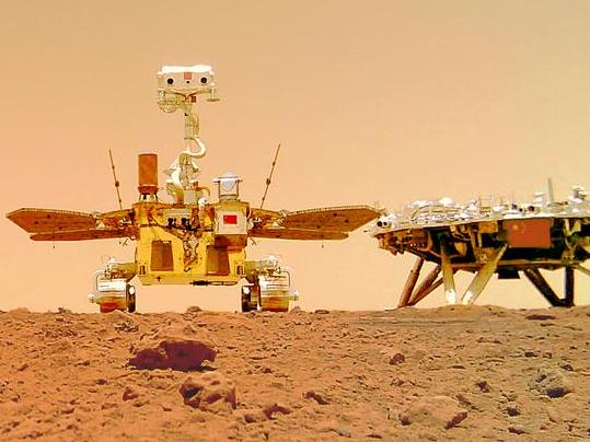 ChinaDaily's tweet image. China's first #Mars sample-return mission, Tianwen-3, is scheduled for launch around 2028, with the goal of returning no less than 500 grams of Martian samples to Earth by around 2031, according to the mission's chief scientist.
Hou Zengqian, an academician of the Chinese…