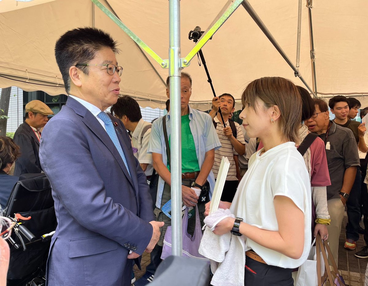 一昨年の薬害根絶デーで…
時の加藤勝信厚生労働大臣が､コロナワクチンで旦那さんを亡くされたすーさんに「ワクチンで救われた命もあります」などと薄ら笑いを浮かべながら言い放ったあの時のあの顔は忘れないぞ❗
#薬害根絶デー
#被害者遺族 #後遺症患者
#欺瞞の厚生労働大臣