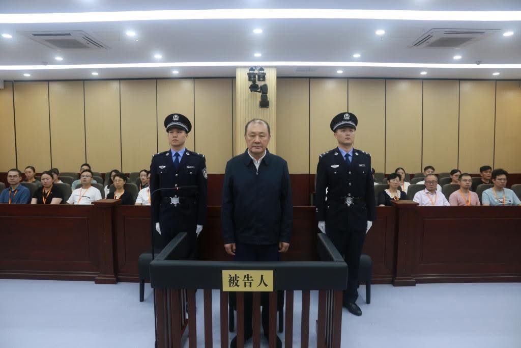 TheDailyCPEC's tweet image. 馃毃BREAKING: Liu Zhiqiang, a former vice minister of justice in China, was sentenced to 13 years in prison for taking bribes of over 42.45 million yuan ($5.92 million), according to a ruling made by the Wuhu Intermediate People's Court.