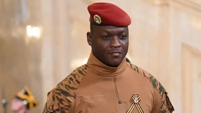 UBGK12's tweet image. He claims to control Burkina Faso with an iron fist and to be fully in charge while 40% of his country is controlled by armed rebels, that percentage is growing.
