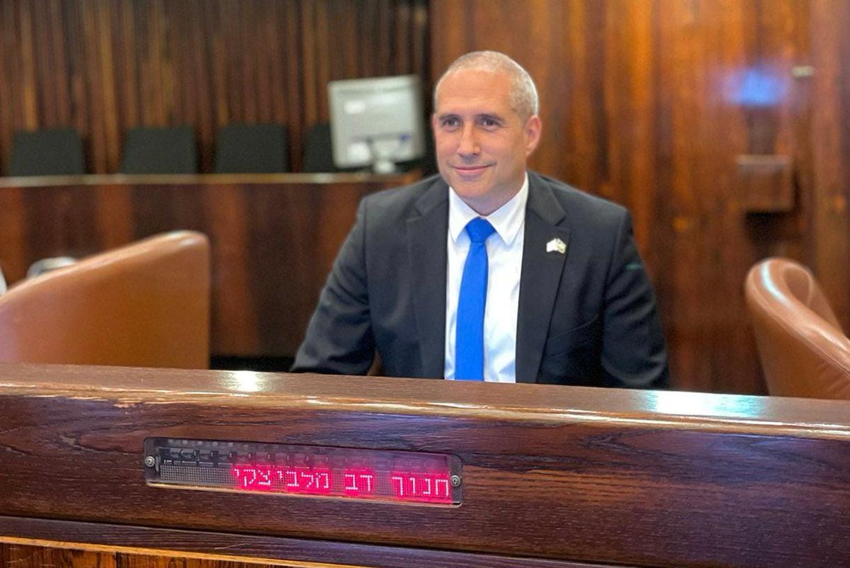 behadrei_bhol's tweet image. שידוד מערכות בקואליציה > מילביצקי לוועדת הכספים, ביסמוט לוועדת חו"ב במקום אדלשטיין >> bhol.co.il/bit/j4IBJ