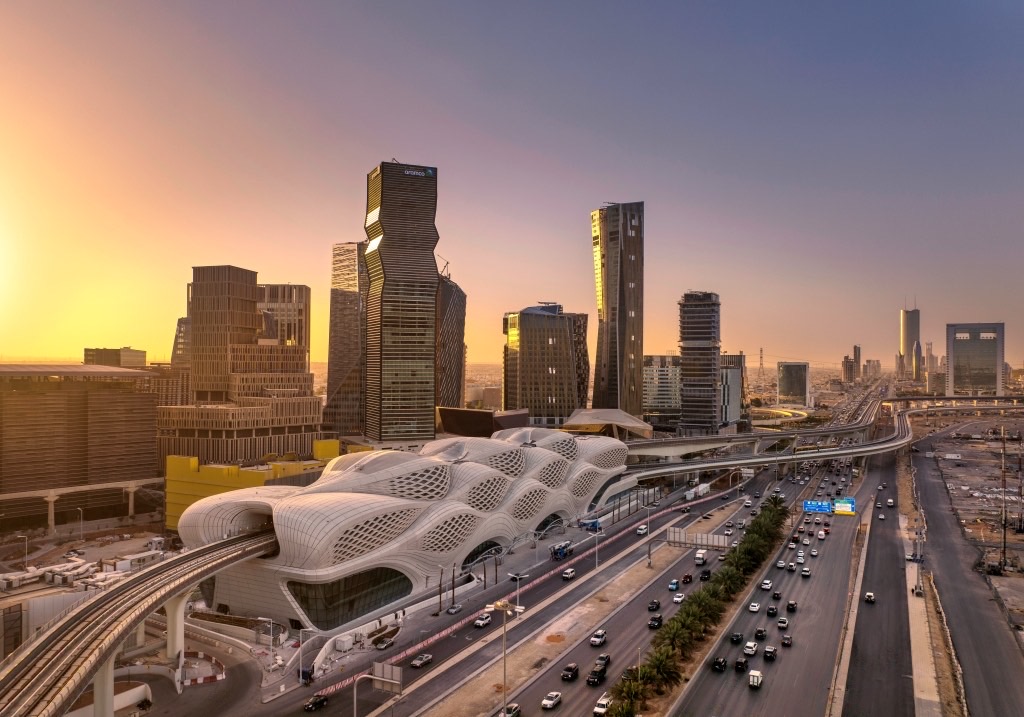 MadeinSaudi's tweet image. أطلقت @Saudi_TGA المرحلة الاولى لتطبيق مشروع "التاكسي الذاتي" في الرياض، بالشراكة مع :
• @Uber
• @IDrive_KSA
• @WeRide_ai
يشمل المشروع:
• تغطية 7 مناطق حيوية بالعاصمة
• 50 مركبة تجريبية قيد التشغيل
• تقنيات أمان بمعيار L4
• بنية تحتية ذكية للنقل…