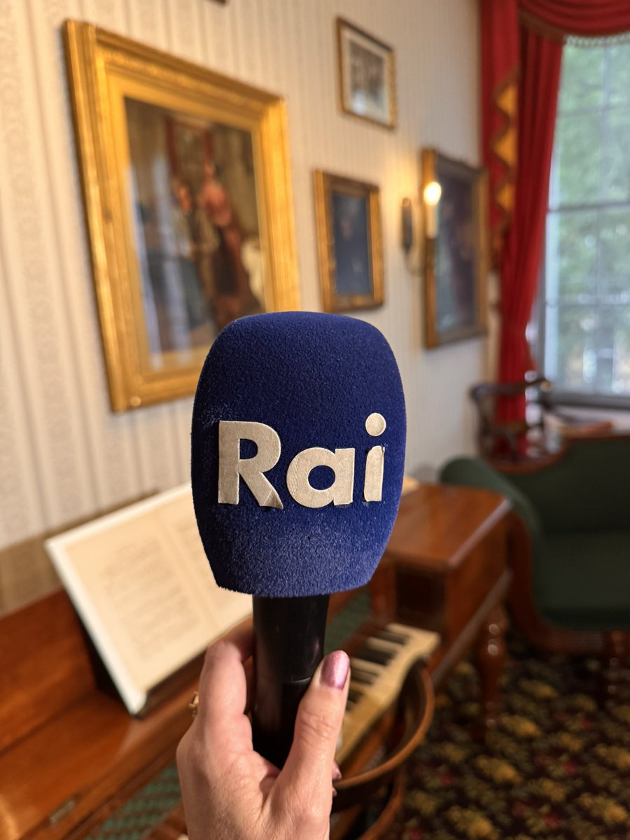 lucindahawksley's tweet image. Thank you to @alidapantone from #RAI for coming to @DickensMuseum yesterday. As I wrote about in my #book “Dickens and Travel”, Dickens loved Italy - as do I! He spent a year living in Genoa & travelling around the country, resulting in his second travelogue, Pictures from Italy.