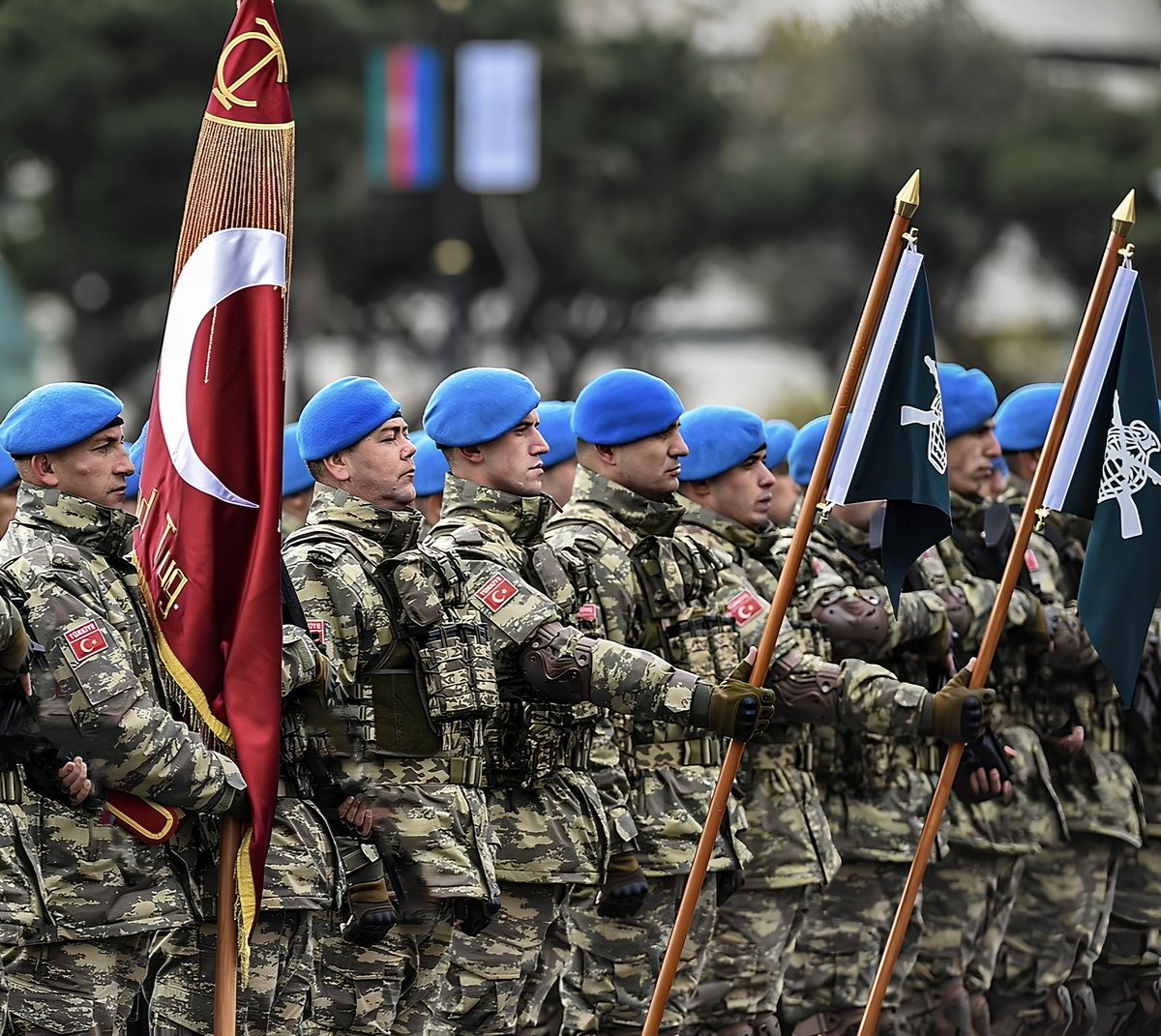 Suriye yönetimi;

Terör örgütleriyle mücadele kapsamında Türkiye'den resmi destek talep etti ve bunu BM'ye bildirdi. 

Yeni bir dönem başlıyor.
Artık Türk askeri ve güvenlik birimleri, 
Suriye'nin savunmasından tam sorumlu. 

Bu, İsrail'in uykularını kaçırır.