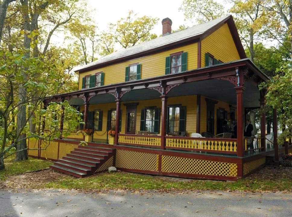 Battlefields's tweet image. #OnThisDay July 23, 1885, Ulysses S. Grant died, surrounded by his family, in the parlor of an Adirondack cottage on the slope of Mount McGregor in New York. Today, visitors can tour the cottage and see the furnishings, decorations, and personal items as they were in 1885,…
