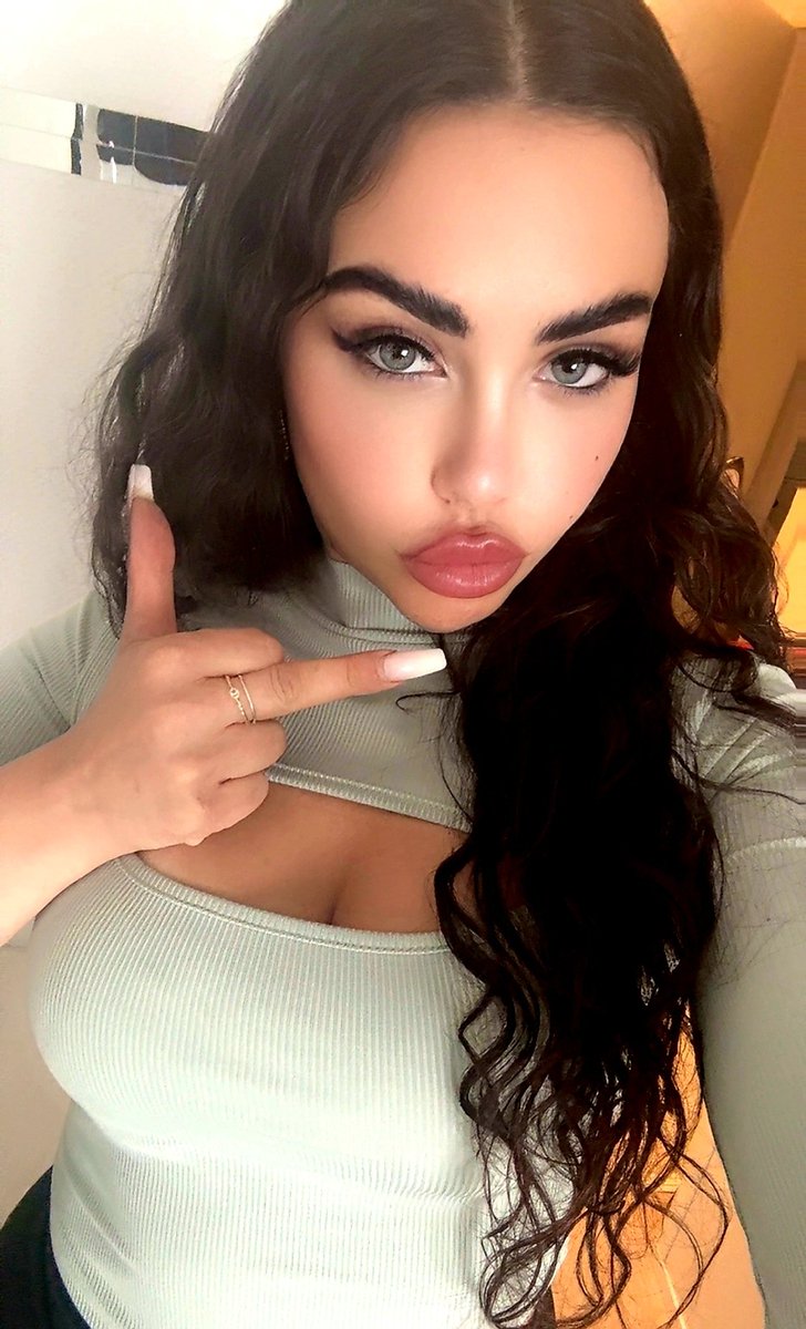 Ich bin geldgeil und gierig und erst mit dir zufrieden, wenn du Opfer nichts mehr hast. Geh Pfandflaschen sammeln oder Schwänze lutschen, um über die Runden zu kommen! 👸🏻💸🖕🏼