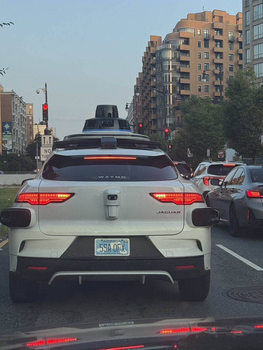 dani__battaglia's tweet image. Someone explain to me how I ended up in a tunnel in DC boxed in by multiple Waymos.
They’re kind of funny to watch navigate what DC traffic patterns are doing vs what the lines on the road tell you to do…