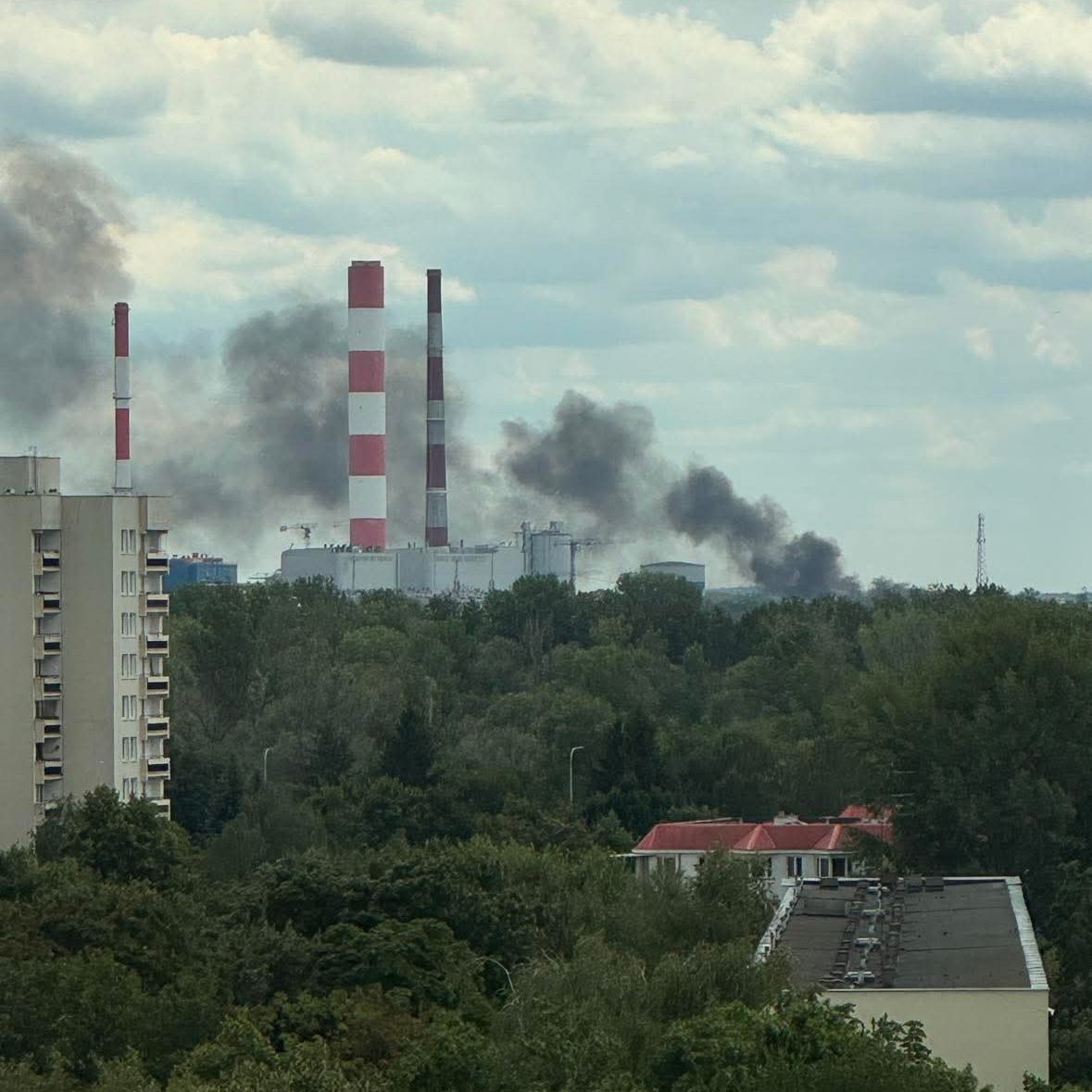 rdcpolskieradio's tweet image. Pożar na Mokotowie #Warszawa – pali się sortownia śmieci na osiedlu Augustówka

Więcej: rdc.pl/aktualnosci/wa… #pozar #mazowieckie