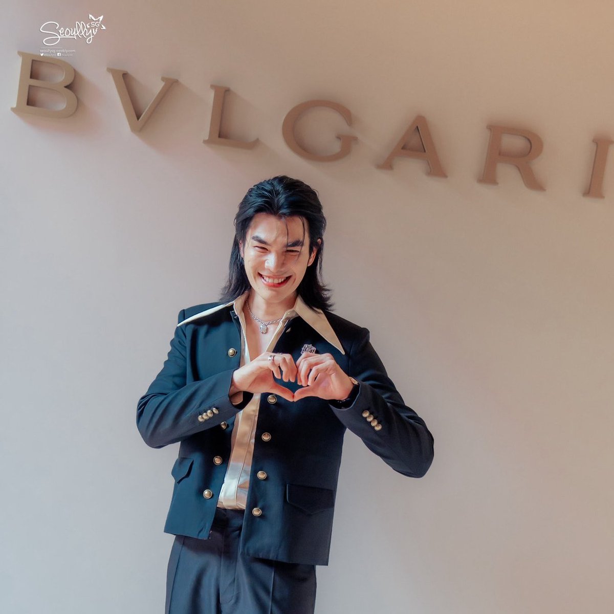 Mr. Super sMILE (@callmetwilight_) on Twitter photo เมือเขาบอกให้คุณเป็นตัวของตัวเอง คุณเลยยิ้มแฉ่งพร้อมแจกใจอีกหนึ่ง 🫶
MILE WITH BVLGARI SG
#BvlgariTrunkShowSGxMile
#MilePhakphum <a href="/milephakphum/">mile phakphum</a> เมือเขาบอกให้คุณเป็นตัวของตัวเอง คุณเลยยิ้มแฉ่งพร้อมแจกใจอีกหนึ่ง 🫶
MILE WITH BVLGARI SG
#BvlgariTrunkShowSGxMile
#MilePhakphum <a href="/milephakphum/">mile phakphum</a>