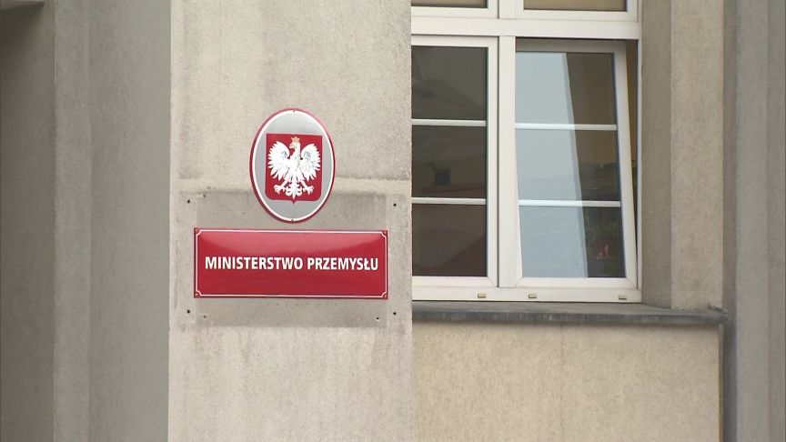 KWalachowski's tweet image. RIP Ministerstwo Przemysłu w Katowicach.

Pomysł przeniesienia ministerstwa poza Warszawę od początku był skazany na porażkę. Rząd działa w stolicy, a ministerstwa muszą ze sobą ściśle współpracować. Oderwanie jednego to chaos, koszty i niższa jakość pracy.

Deglomeracja ma sens…