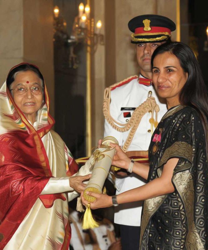 thehawkeyex's tweet image. ✨CEO of a pvt bank.
✨Padma Bhushan awardee.
✨Fobes 100 most powerful.
✨Times 100 most influential.
Money ✅
Fame ✅
Recognition ✅
What was missing then in Chanda Kochar's life?