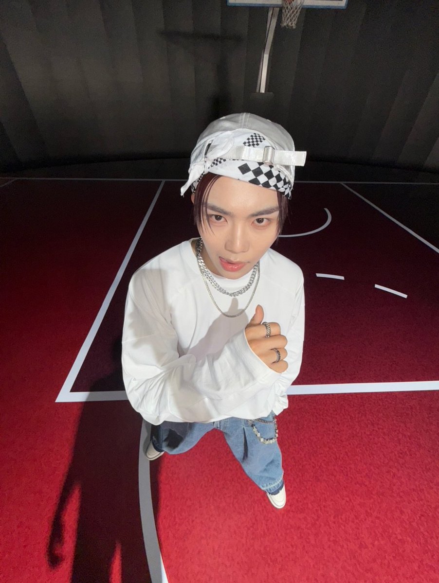 Monoghost_H's tweet image. Gunwook sent TWO pictures of himself on the music platform chatting today💗💗💗