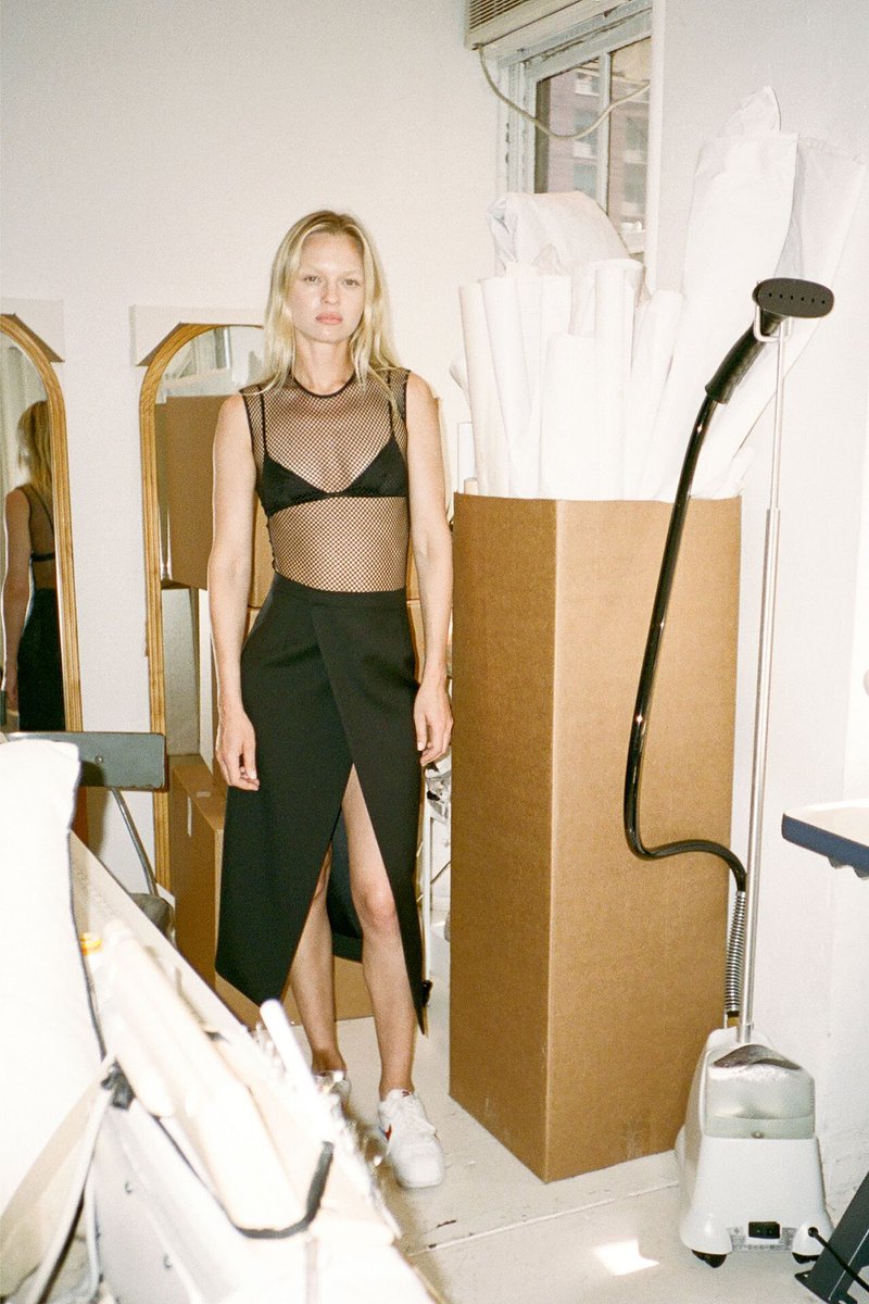 kendam_com's tweet image. Salon 1984 Resort 2026 collection lookbook kendam.com/news/lookbooks…

#Salon1984 #Resort2026 #Lookbooks #NYC #Fashion #Kendam