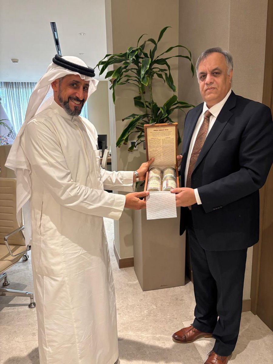 IndianEmbRiyadh's tweet image. Ambassador Dr Suhel Khan,  accompanied by Counsellor Mr Sharique Badr, met with Dr. Badr Al Bader, CEO, Mohammed bin Salman Foundation-Misk @MiskKSA. They discussed a number of ideas for bilateral collaboration.