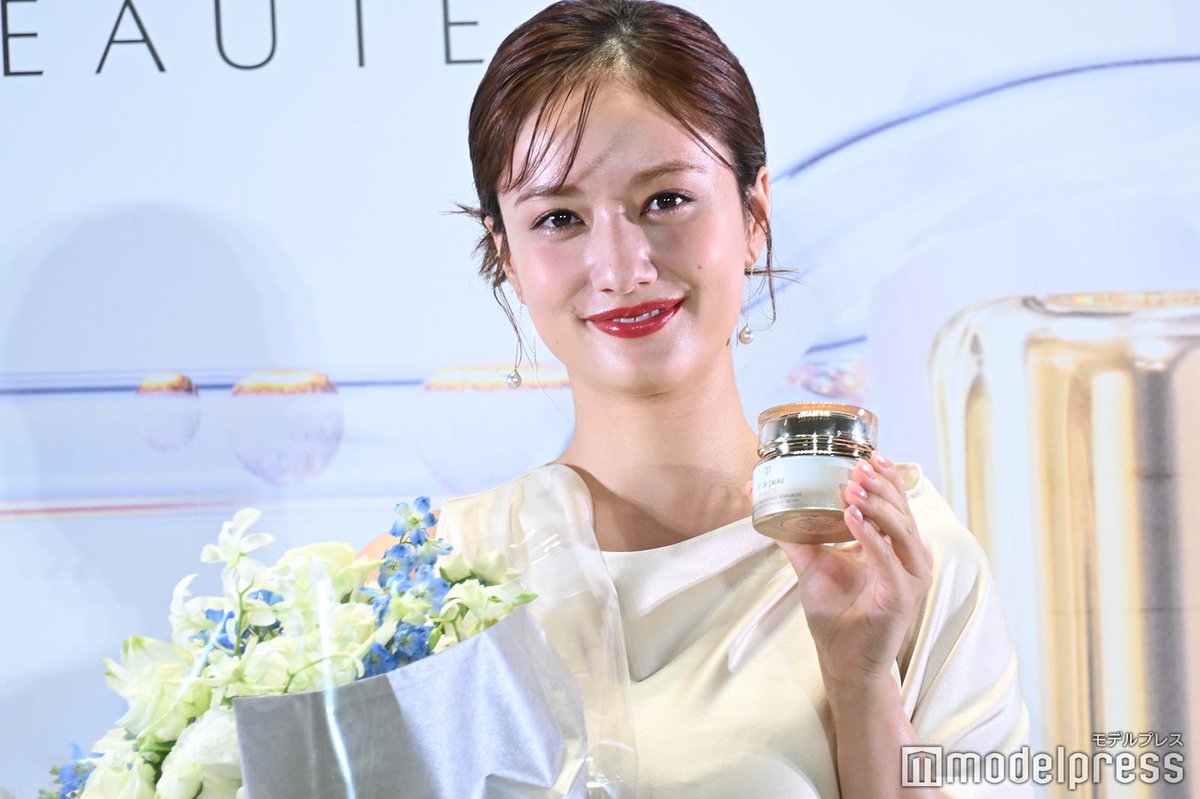 modelpress's tweet image. 谷まりあ、30歳誕生日控えサプライズ祝福💐
20代は「世界からキラキラをもらった」
🔻写真・記事詳細はこちら
mdpr.jp/news/4613301
#谷まりあ