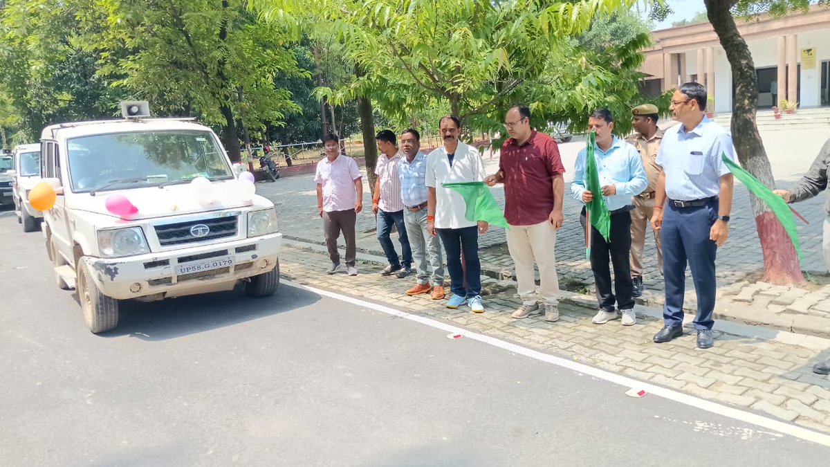 DistrictSant's tweet image. जिलाधिकारी महोदय द्वारा एफएमडी टीकाकरण वाहन को हरी झंडी दिखाकर पशु टीकाकरण अभियान का शुभारंभ किया गया। पशु चिकित्सा आधिकारी कों निर्देशित किया गया कि कोई भी पशु टीका करण से वंचित न रहें।