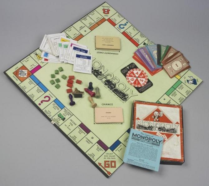 DrHelenFry's tweet image. Did you know MI9 enlisted Waddingtons to create special Monopoly games with hidden escape tools for WWII POWs?
For instance, a full stop on the ‘Free Parking’ square signalled a concealed map of Northern France and Germany inside the game.