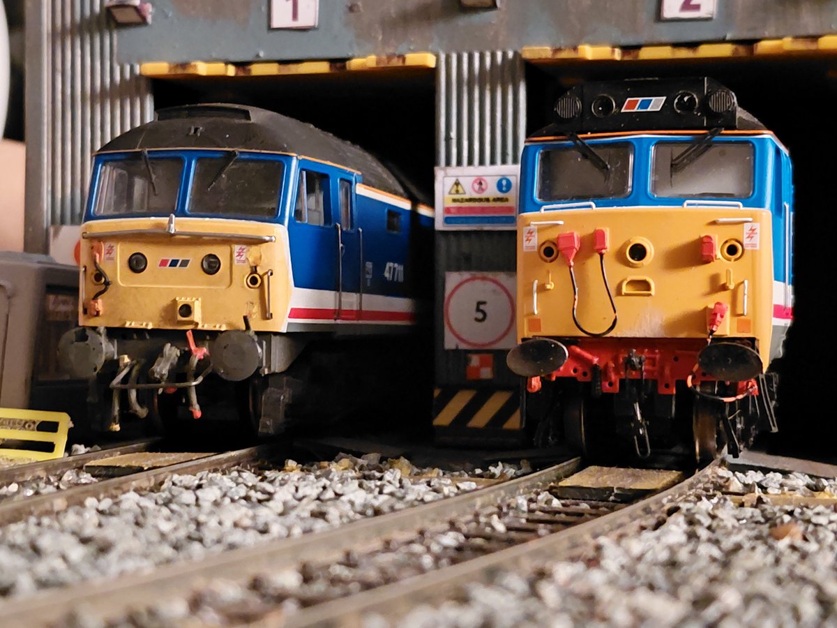 Trainiac Videos (@trainiacv41582) on Twitter photo <a href="/NSE_Latchmere/">Network Southeast Latchmere โค๏ธ๐ค๐</a> 47711 & 50027 on my layout in true Network Southeast tradition <a href="/NSE_Latchmere/">Network Southeast Latchmere โค๏ธ๐ค๐</a> 47711 & 50027 on my layout in true Network Southeast tradition