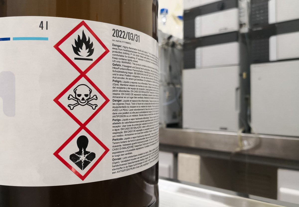 HollandClean's tweet photo. Remind your staff: always read product labels and never mix chemicals. Need new Safety Data Sheets? We can provide them!
📞 Contact us today: +1 800-265-9531
🌐 https://t.co/aXxDZgSNAk
#WorkplaceSafety #CleanSmart https://t.co/NyPHzRpHBz