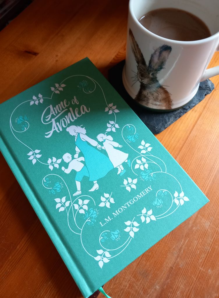 lorraineelizab6's tweet image. A wee moan...my thyroid (stable 2 years) has gone underactive & I feel awful. Just started a dose of thyroxine. For those who pray, prayers for writing my next book appreciated!
Meanwhile instead of work some comfort reading...in book 2 of AOGG she is "half-past sixteen" now. 🙏