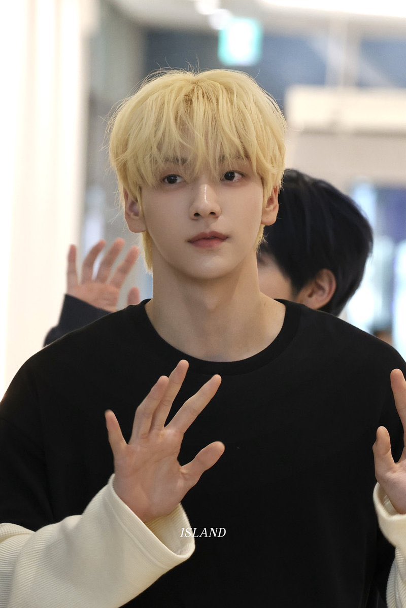 txtarchivee's tweet image. BLOND SOOBIN IS BACK 🥹