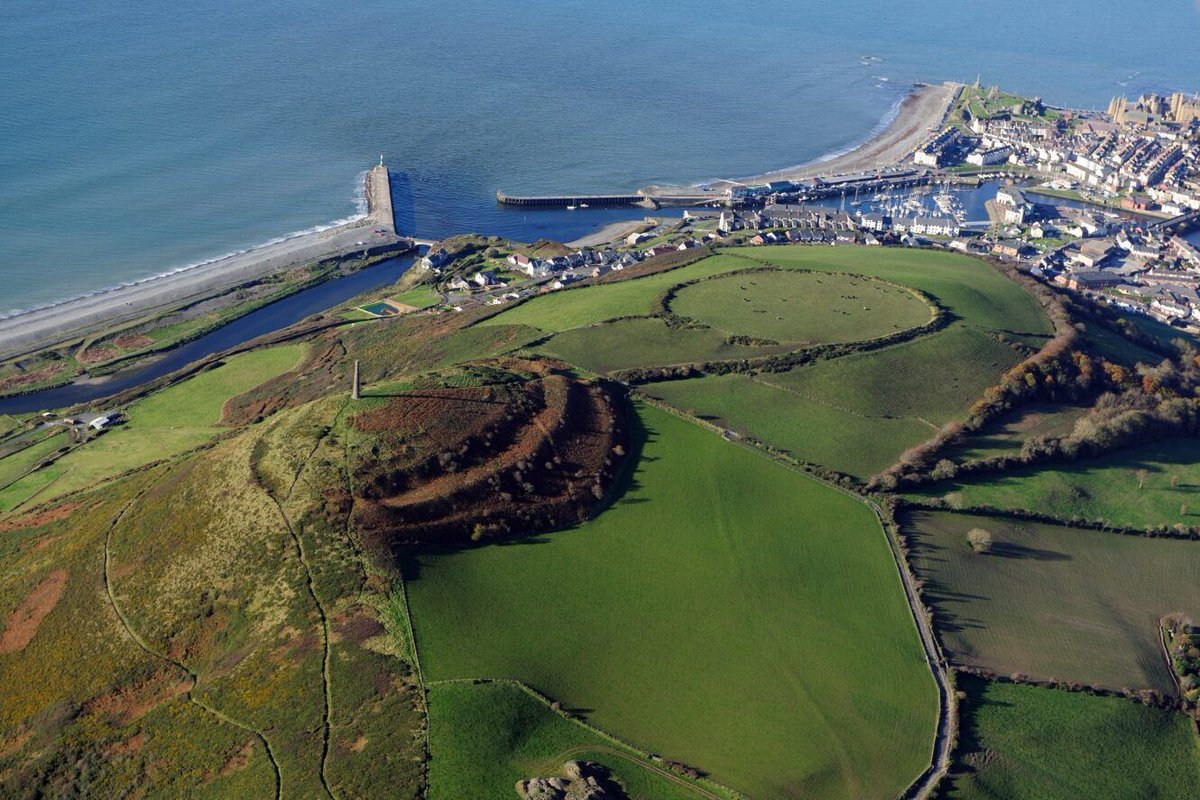 HenebTWA's tweet image. 🎉 During this year's #FestivalOfArchaeology why not check out some archaeology in your local area? Visit Archwilio to find out more!
buff.ly/T383GjK
#HillfortsWednesday #PenDinas
