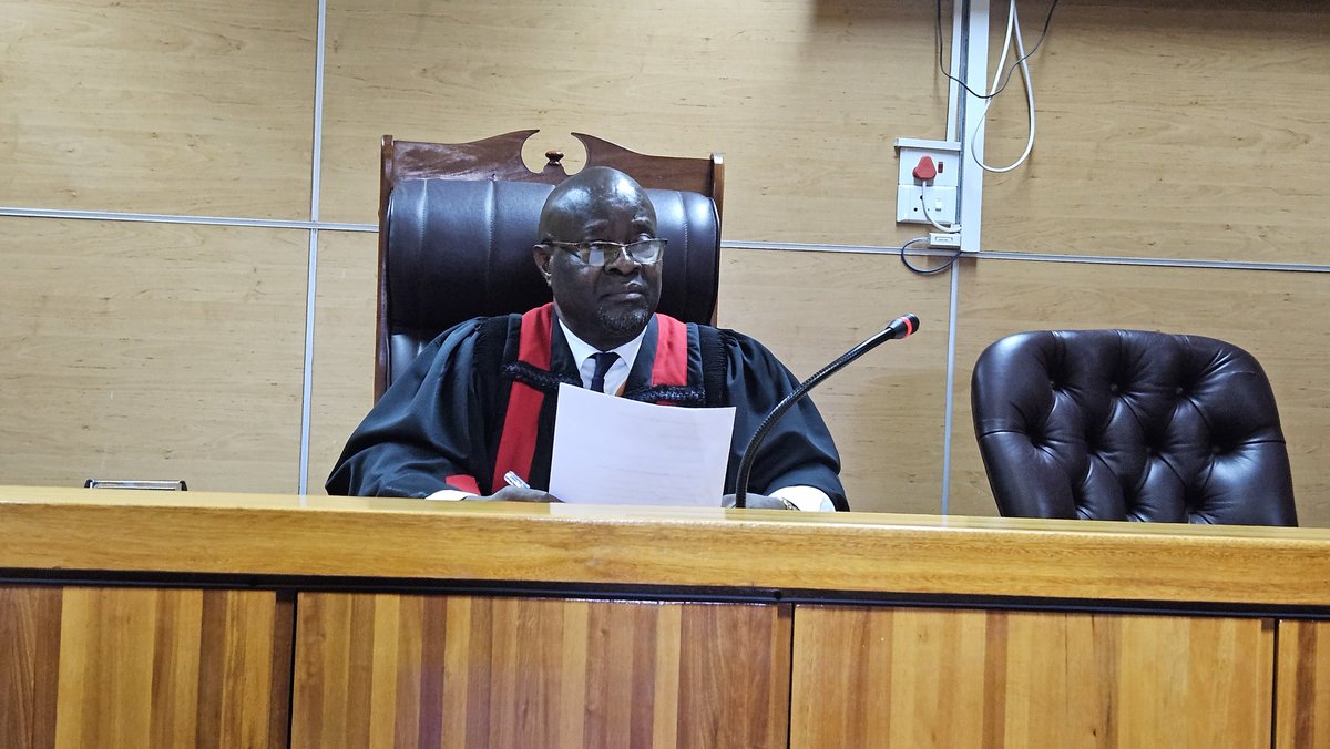 PolokwaneMuni's tweet image. CLLR MONGATANE RAMAPHOKO SWORN IN
Cllr Mongatane Ramaphoko was sworn in as a Polokwane Council member on 22 July 2025, filling the seat left by Cllr Mafiwa Leballo.
The ceremony was led by Magistrate Nethiozwo, overseen by MPAC Chair Cllr Mapula Phoshoko.
End