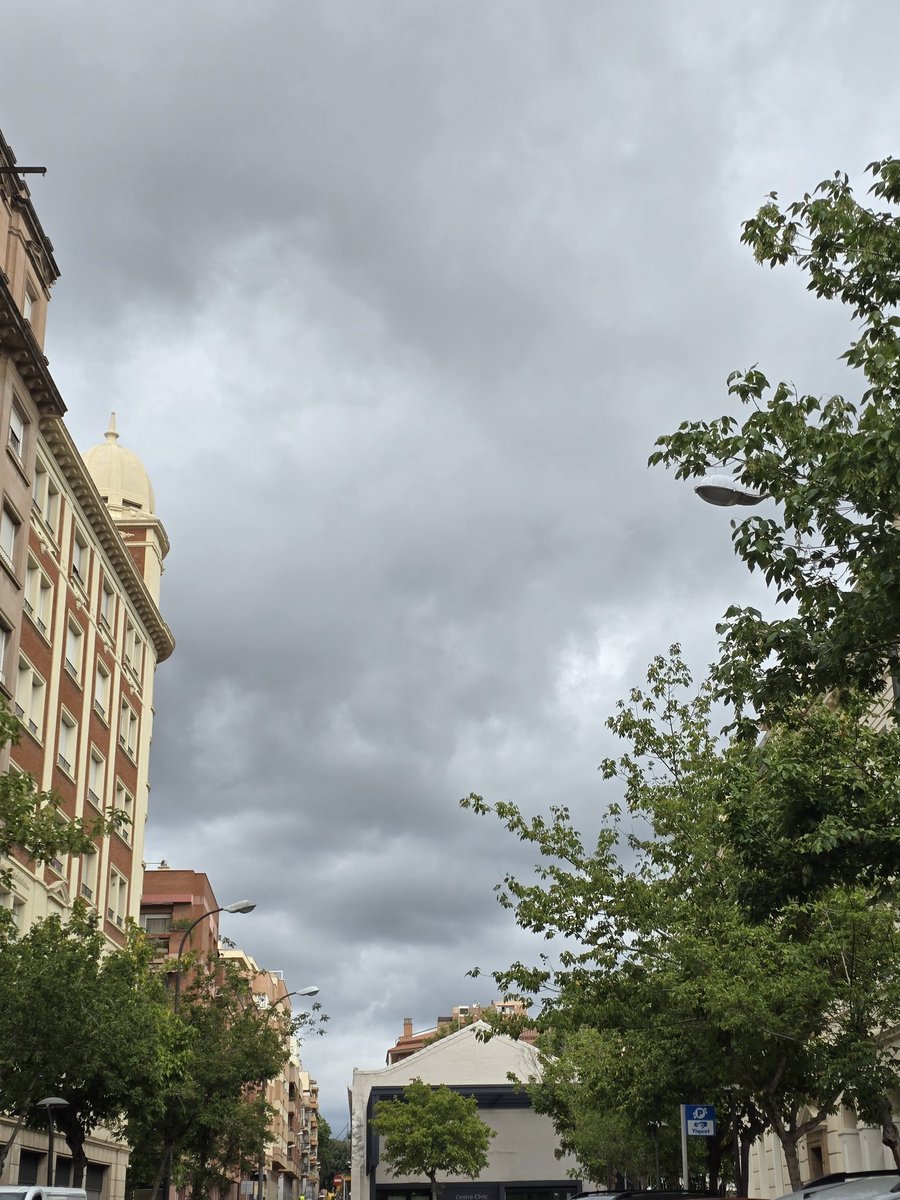 M.Isabel (@gramareus) on Twitter photo Avui tenim un cel molt ennuvolat...🌫 28°C, sensació de 31°C i humitat del 79%
#reus #sky #clouds #nubes <a href="/1967fct/">EL CLIMA EN TIEMPO REAL</a> <a href="/StormHour/">#StormHour</a> <a href="/JRovireta/">Jordi Rovira</a> <a href="/ecazatormentas/">Cazatormentas</a> <a href="/SeguimlaMeteo/">Seguim la Méteo</a> <a href="/SoniaPapell/">Sònia Papell</a> <a href="/SomosMeteo/">SomosMéteo</a> Avui tenim un cel molt ennuvolat...🌫 28°C, sensació de 31°C i humitat del 79%
#reus #sky #clouds #nubes <a href="/1967fct/">EL CLIMA EN TIEMPO REAL</a> <a href="/StormHour/">#StormHour</a> <a href="/JRovireta/">Jordi Rovira</a> <a href="/ecazatormentas/">Cazatormentas</a> <a href="/SeguimlaMeteo/">Seguim la Méteo</a> <a href="/SoniaPapell/">Sònia Papell</a> <a href="/SomosMeteo/">SomosMéteo</a>