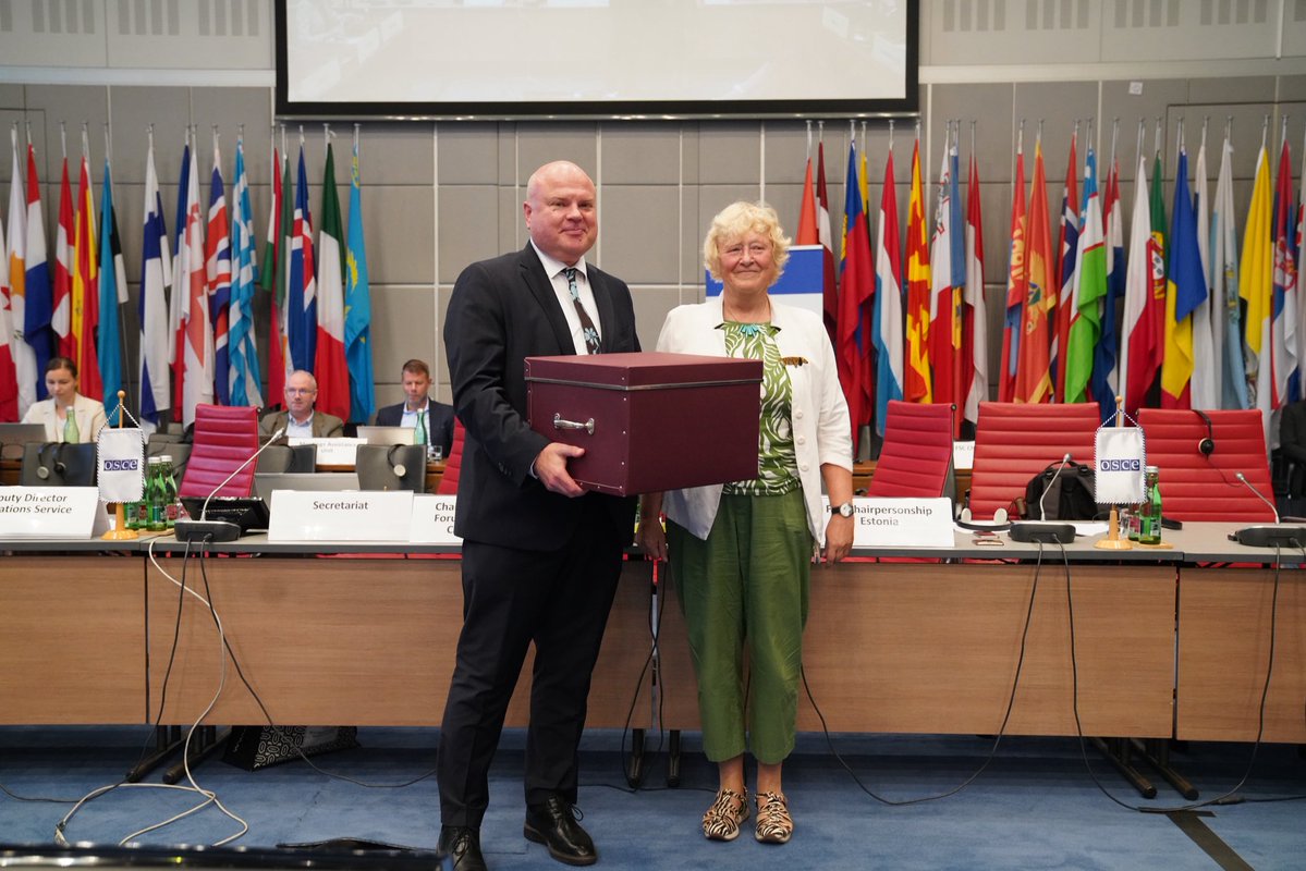 SwitzerlandOSCE's tweet image. We thank 🇪🇪 for their calm and firm #FSC Chairpersonship during which important topics such as children in armed conflict were discussed. #OSCE