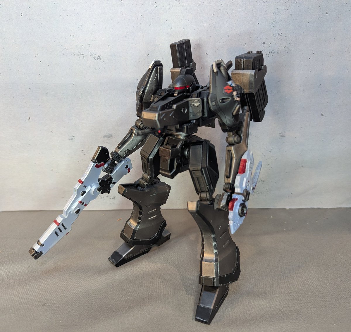 ArchitectLove55's tweet image. コトブキヤの再販ナインボール作りました
ウチには初版ナインボールも居るので趣味に走った色と武装にしてあります
三世代を跨いでいるアセンブルです
初代も2系もカラサワが愛銃でした
強いんですもの
#プラモデルライフ
#アーマードコア