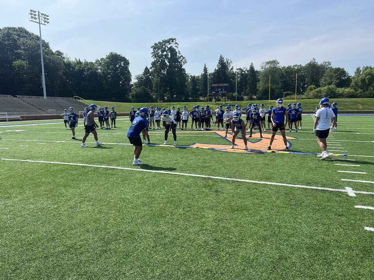 DCCfootball's tweet photo. TEAM Camp Day 3 @HopeCollegeFB! #WeAreCC #Finish https://t.co/IaSHi1nJSe
