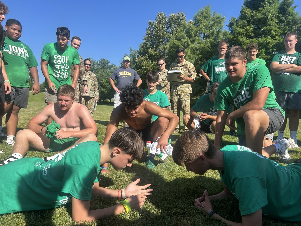 SFLionsFB's tweet photo. Thank you to Sgt. Neidrick and the US Air Force Special Forces for a mental and physical challenge for the 2025 Lions! Thank you for your service #SFOnePride https://t.co/UiGGYRFljj