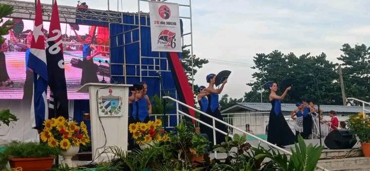 🇨🇺El pueblo pinareño se dio cita esta mañana en la plaza de la Revolución vueltabajera para conmemorar el 72 aniversario de los Asaltos a los Cuarteles Moncada y Carlos Manuel de Céspedes.
#CubaEstaFirme #LaLuchaNoHaCesado #PinardelRío #Cuba 
 
✏📸 Periódico Guerrillero