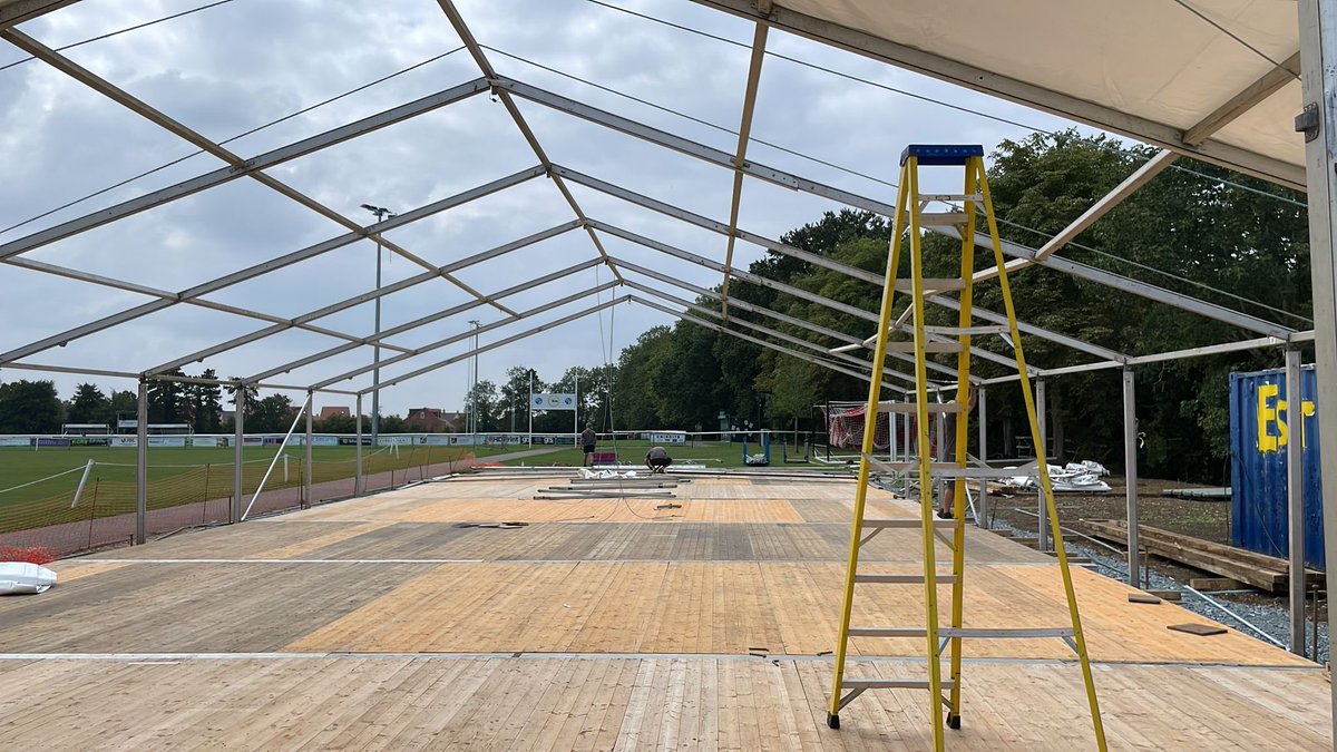 Floor down…. marquee going up 😃👏🏼👌🏼