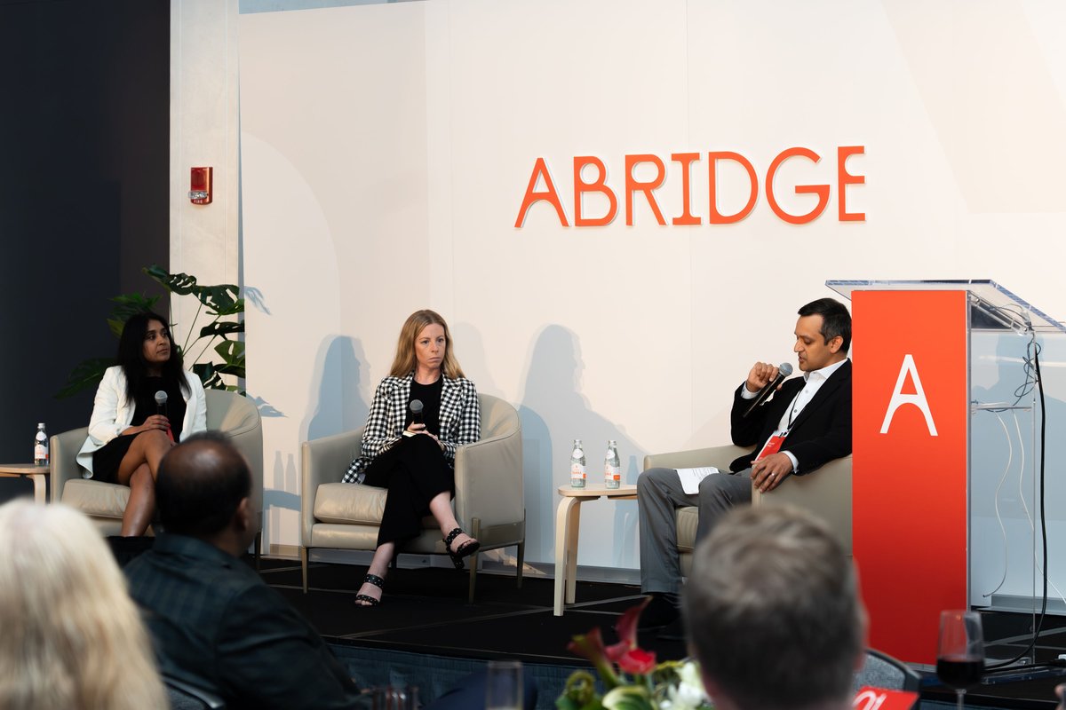 AbridgeHQ's tweet image. 🤝 𝗔𝗯𝗿𝗶𝗱𝗴𝗲 𝗖𝗼𝗺𝗺𝘂𝗻𝗶𝘁𝘆 𝗘𝘅𝗽𝗲𝗿𝗶𝗲𝗻𝗰𝗲: We hosted our first Midwest gathering in Chicago, bringing together leaders and clinicians from over a dozen health systems for an intimate evening of peer-led panels, live demos from our leadership, and roundtable…