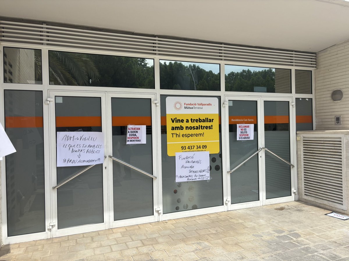 Avui amb les companyes de la Residència Can Serra de L’Hospitalet!                                                                            Prou repressió sindical amb acomiadaments injustos!! 
Els drets laborals no es toquen! 
Força! 💪🏻💪🏻💪🏻