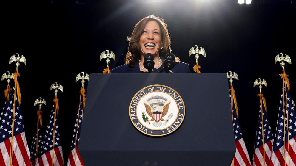 virtueemoir29's tweet image. One year ago today, @KamalaHarris held her first campaign rally since being announced as the presidential candidate in Milwaukee, Wisconsin.
It marked the kickoff of a fierce, energetic, determined, inspirational, passionate, and record setting campaign.
๐