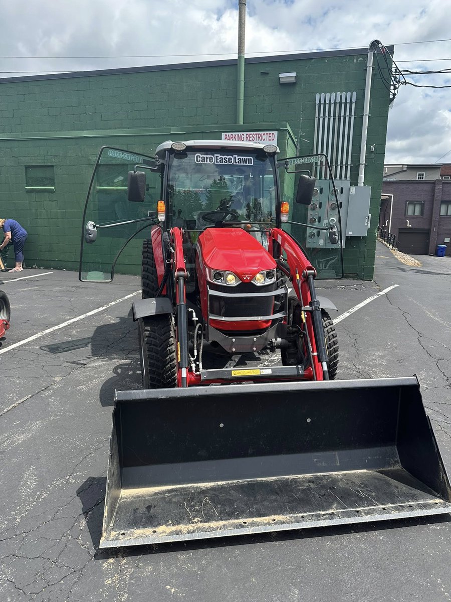 WestHerr's tweet image. We had a great time sponsoring the 3rd annual Touch-A-Truck event put on by the Town of Orchard Park Police Department 🚛🚘
Thank you to everyone that stopped by to check out all of the awesome trucks & heavy equipment! #TeamWestHerr 🚜