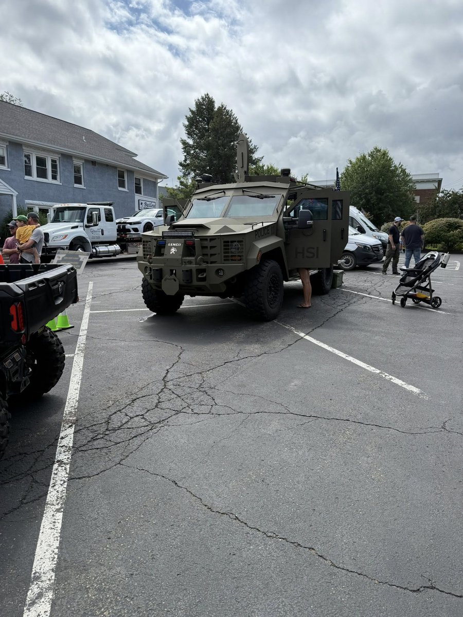 WestHerr's tweet image. We had a great time sponsoring the 3rd annual Touch-A-Truck event put on by the Town of Orchard Park Police Department 🚛🚘
Thank you to everyone that stopped by to check out all of the awesome trucks & heavy equipment! #TeamWestHerr 🚜
