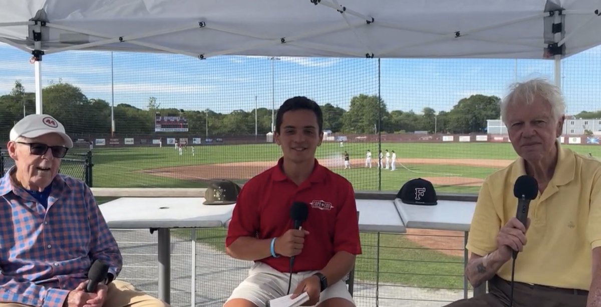 RyanMartinPxP's tweet image. You never know who’s going to stop by @FalCommodores.
So cool to have “The Mount Rushmore of @BostonGlobe sportswriters” in town last night. After pregame festivities, an honor to speak w/ @pgammo, @GlobeBobRyan, @Dan_Shaughnessy, & Leigh Montville for their best CCBL stories.
