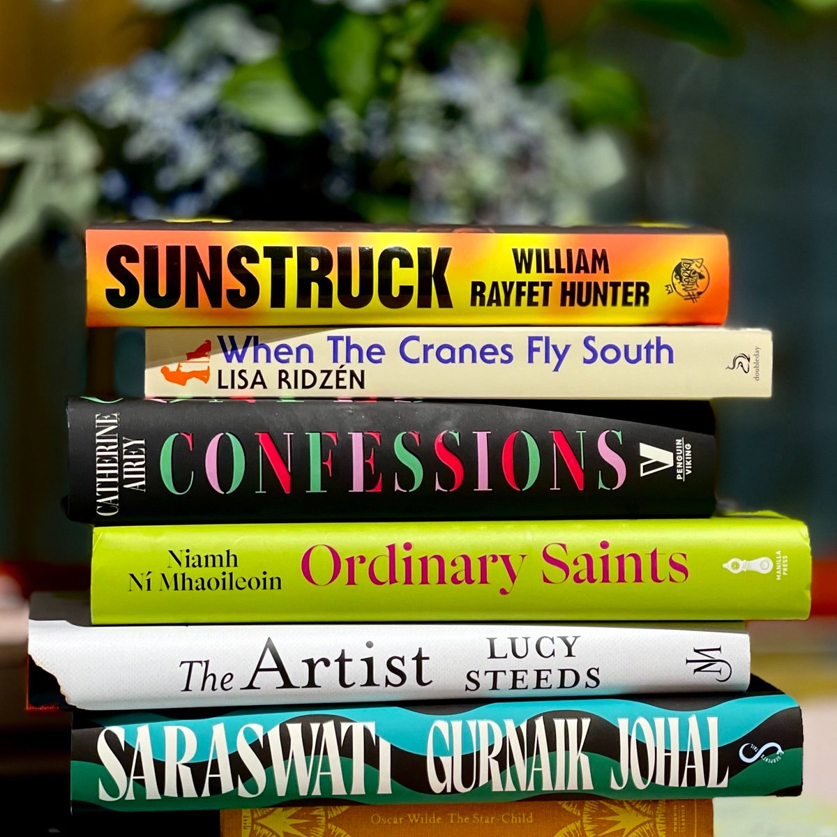 Waterstones's tweet image. Tonight is the night! We're now just hours away from announcing the winner of the 2025 Waterstones Debut Fiction Prize... Who are you rooting for? 🥳 #WDFP